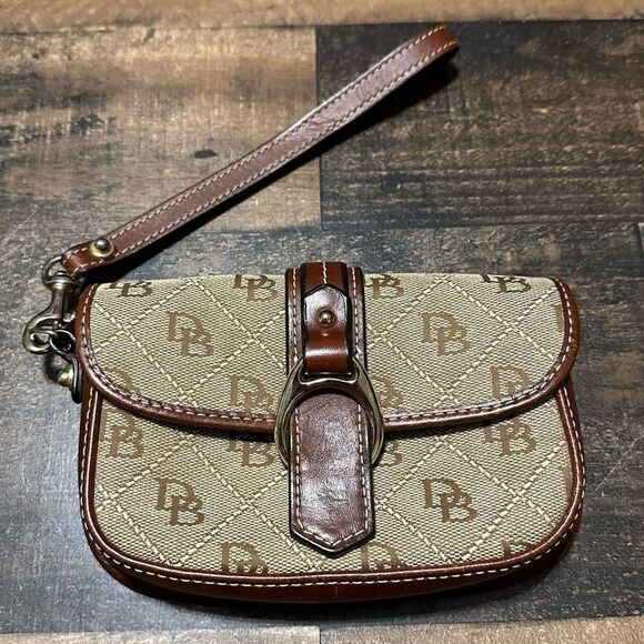 Dooney & Bourke Handbags - Dooney & Bourke Vintage Signature Wristlet